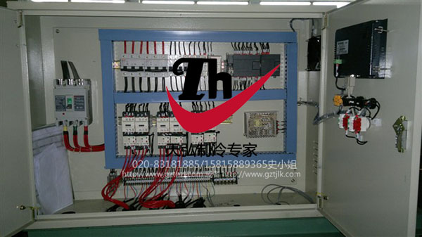 比泽尔6G-30.2二并联水冷机组PLC控制电箱.jpg